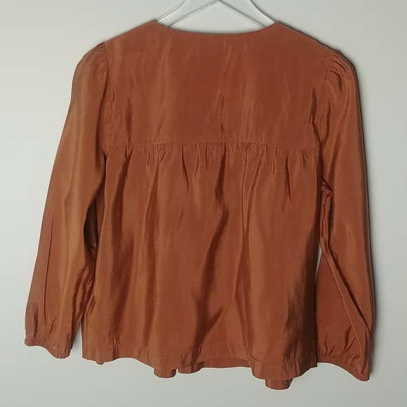 Express Pleated V-Neck Top - Picture 7 of 10